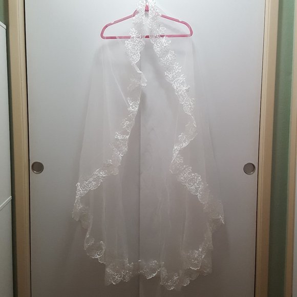 medium length white tulle mesh lace veil - Picture 2 of 3
